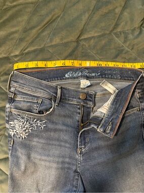 Eddie Bauer Women's Medium Blue Embroidered Skinny Jeans